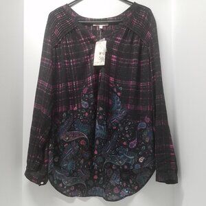 Black Rainn V-Neck Tunic Blouse w/ Roll Tab Sleeves in Black